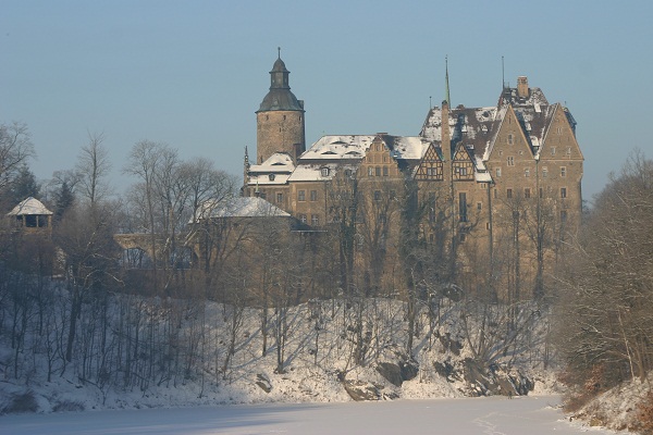 zamek zimą